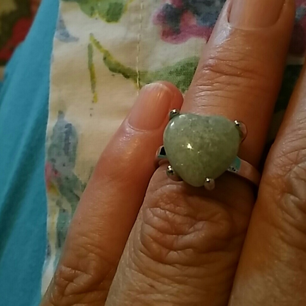 💜 ❤️ New green heart shape light green stone ring